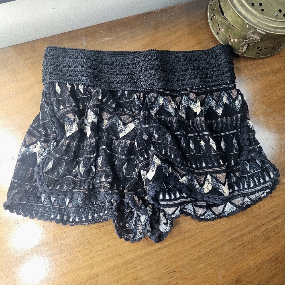 No Boundaries Black & Brown Printed Shorts - Small